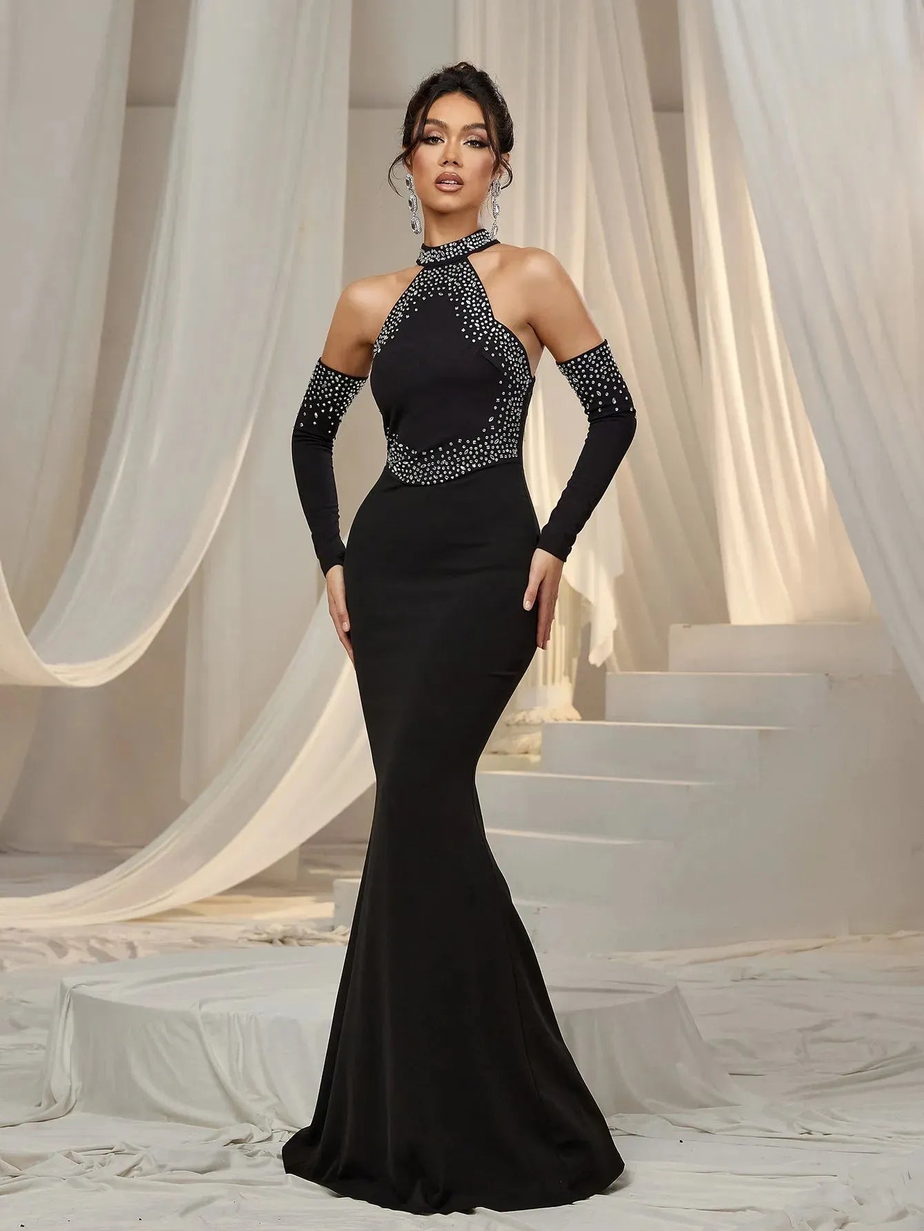 Elegant Rhinestone Detail Halter Neck Mermaid Hem Evening Dress