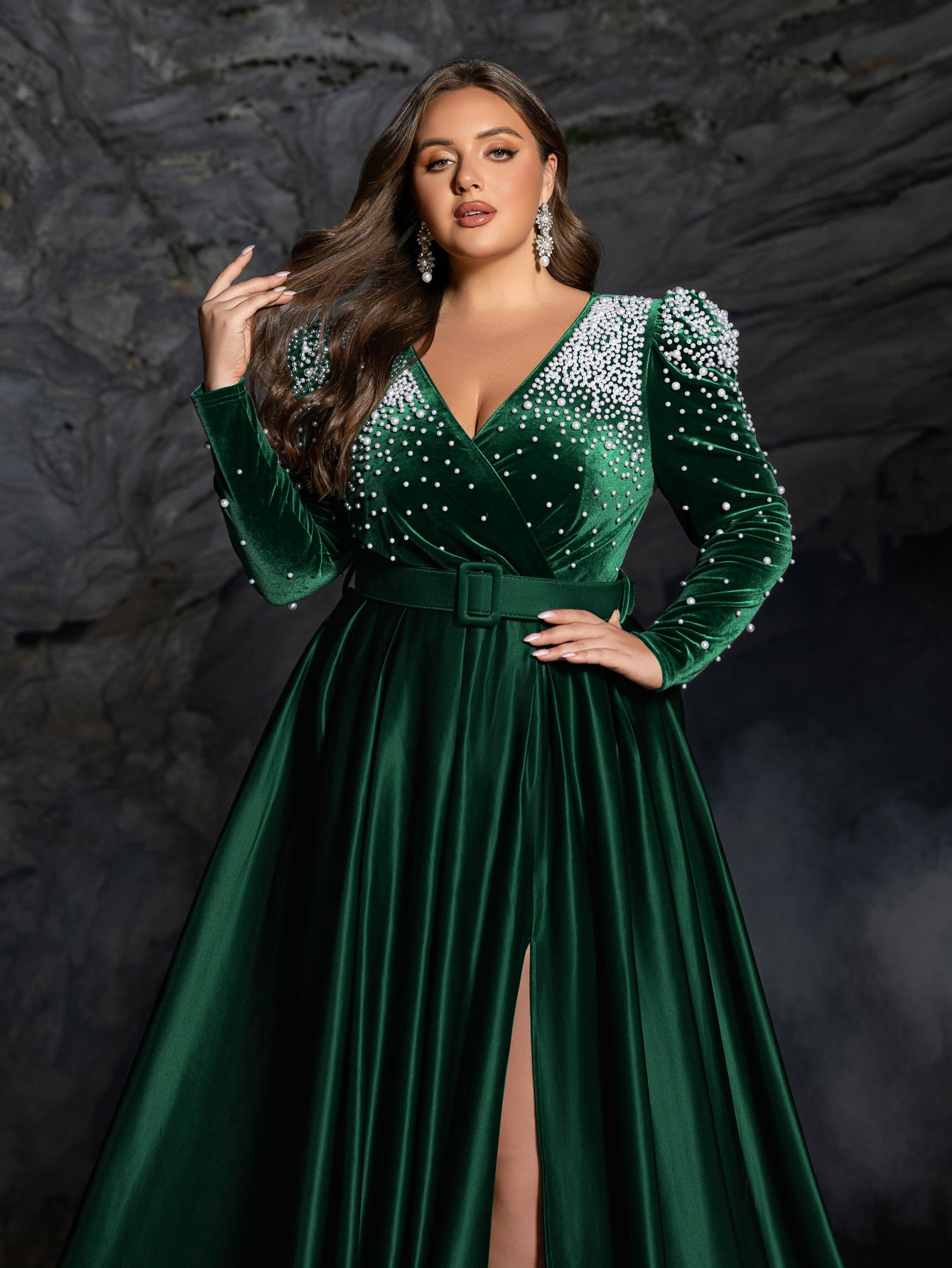 Plus Evening Gown with Deep V-Neck & Side Slit – Luxurious Satin Gown for Red Carpet, Gala Dinners & High-End Events