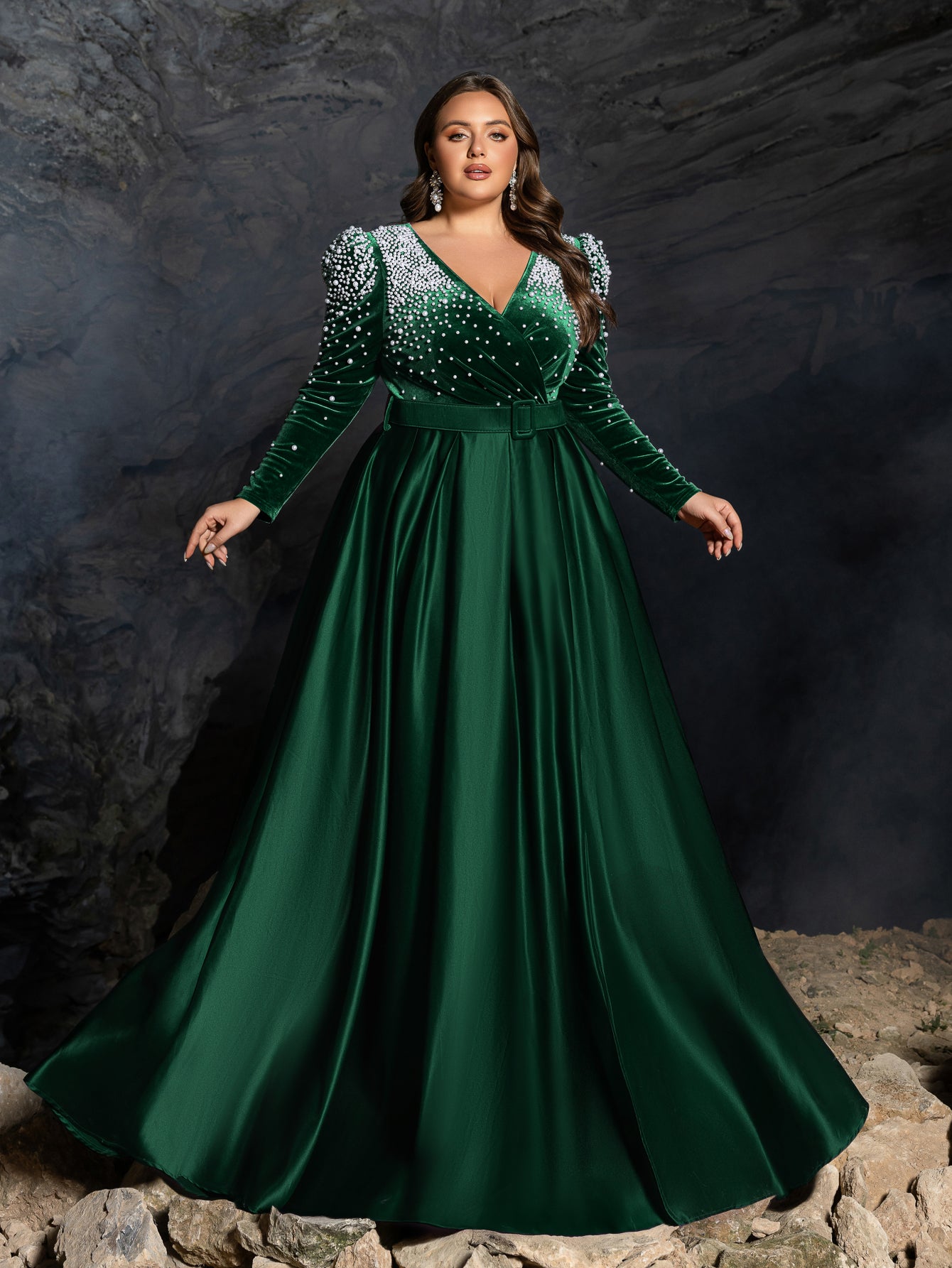 Plus Evening Gown with Deep V-Neck & Side Slit – Luxurious Satin Gown for Red Carpet, Gala Dinners & High-End Events