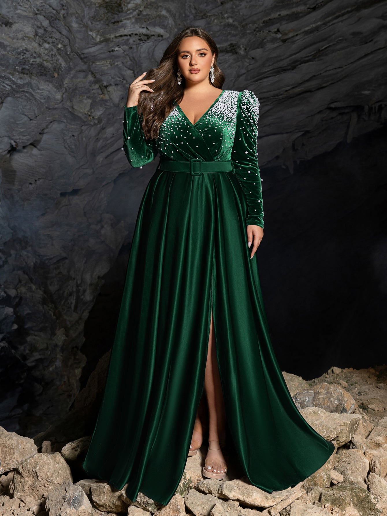 Plus Evening Gown with Deep V-Neck & Side Slit – Luxurious Satin Gown for Red Carpet, Gala Dinners & High-End Events