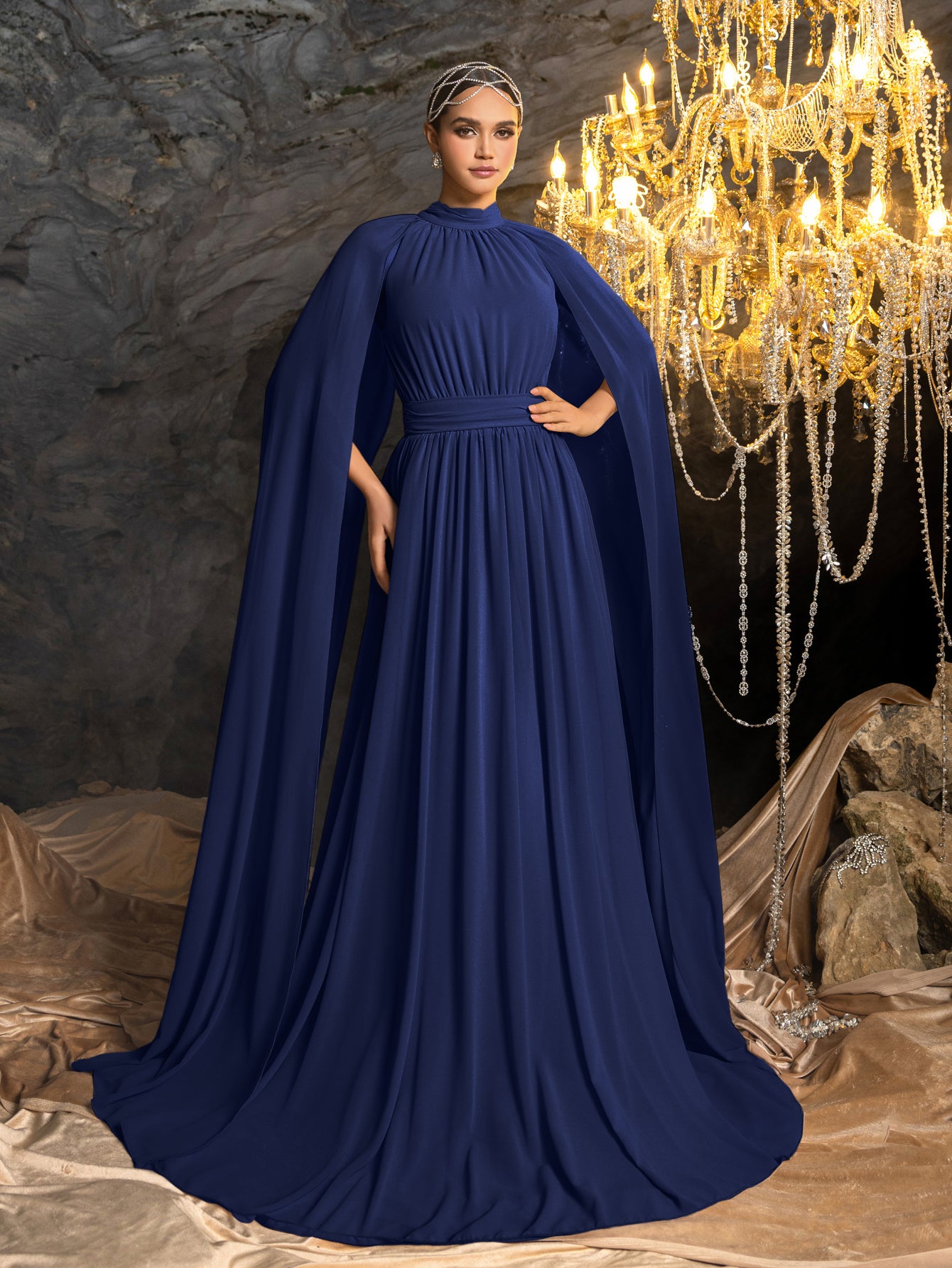 Elegantes Abendkleid aus Chiffon mit Stehkragen und Umhangärmeln
