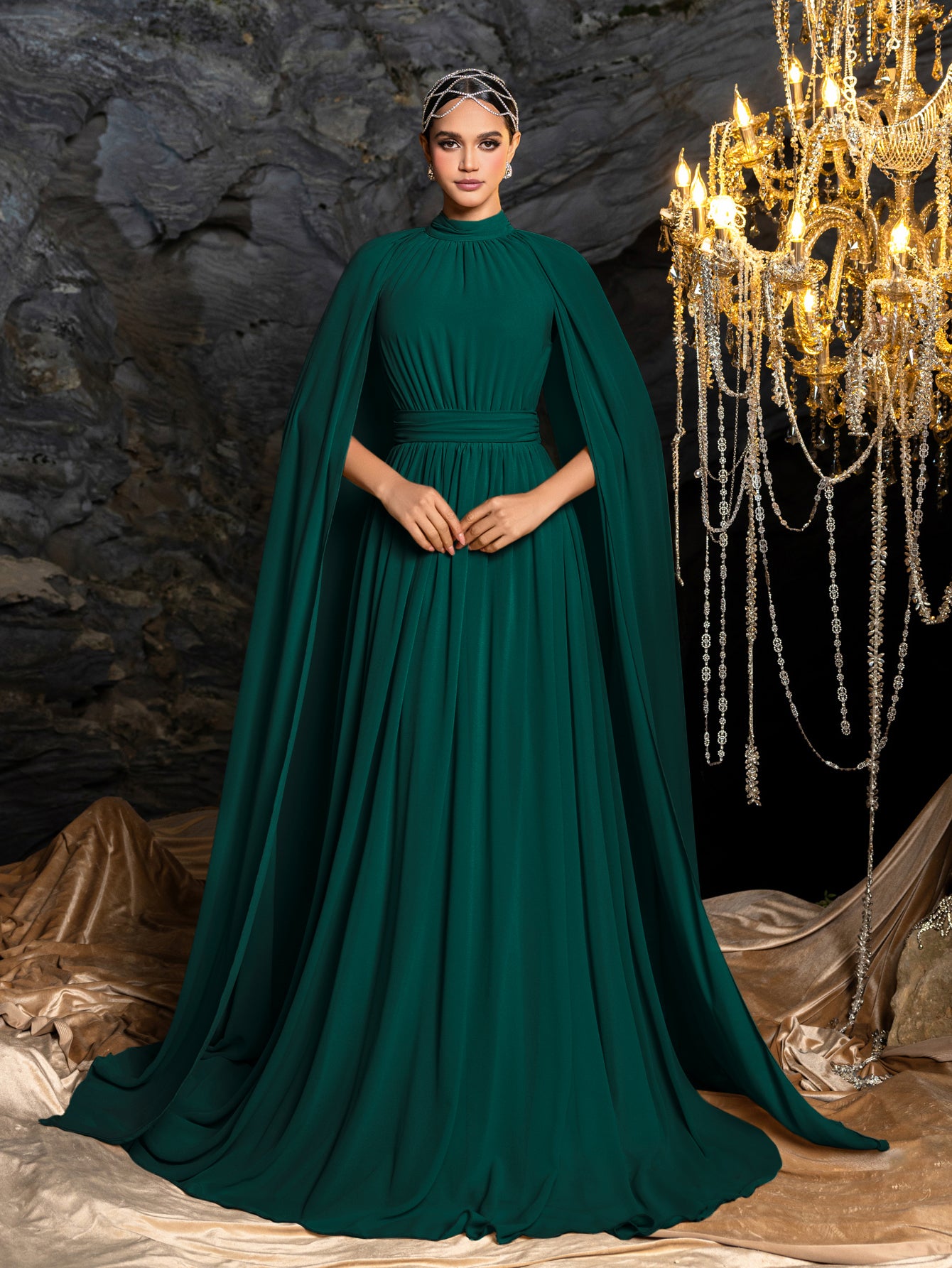Elegantes Abendkleid aus Chiffon mit Stehkragen und Umhangärmeln
