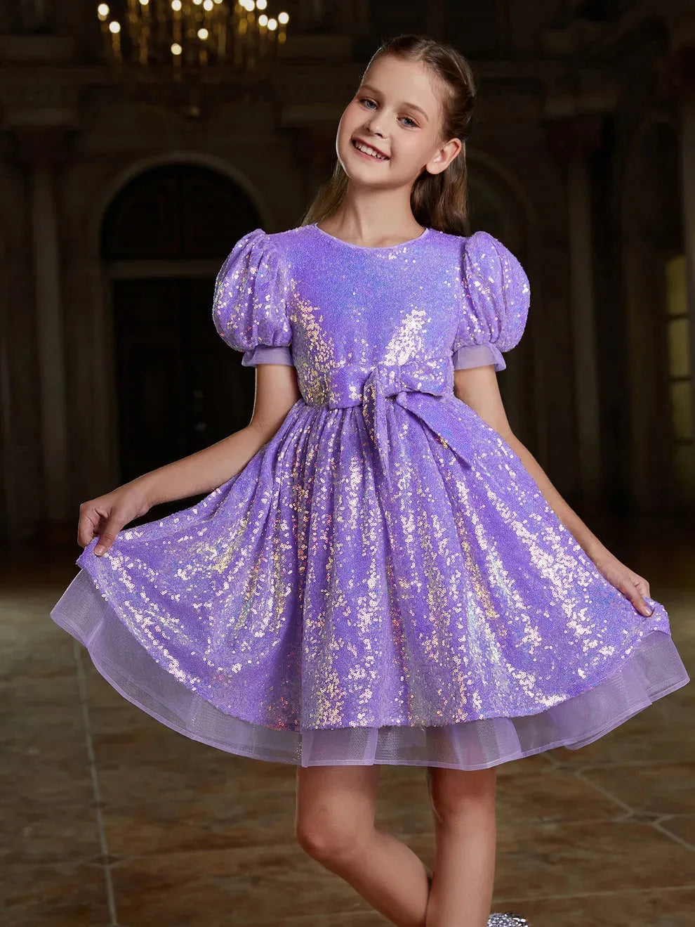 Tween-Mädchen-Partykleid mit niedlicher Schleife vorne, Puffärmeln und Pailletten 