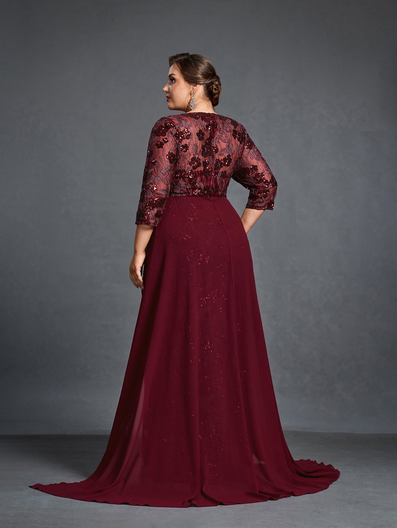 Plus Womens' Luxurious Evening Gown with Embroidered Sequin Detailing & Chiffon Skirt – Sculpted Bodice & Sheer Train for Formal Galas