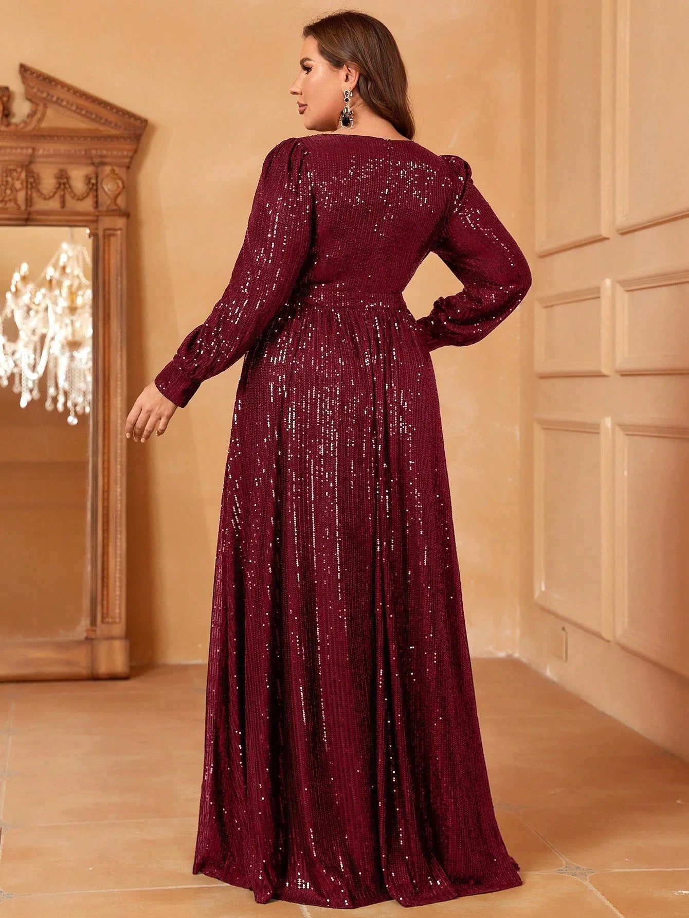 Plus Pailletten-Schlitzkleid mit tiefem Ausschnitt und Strassdekor 